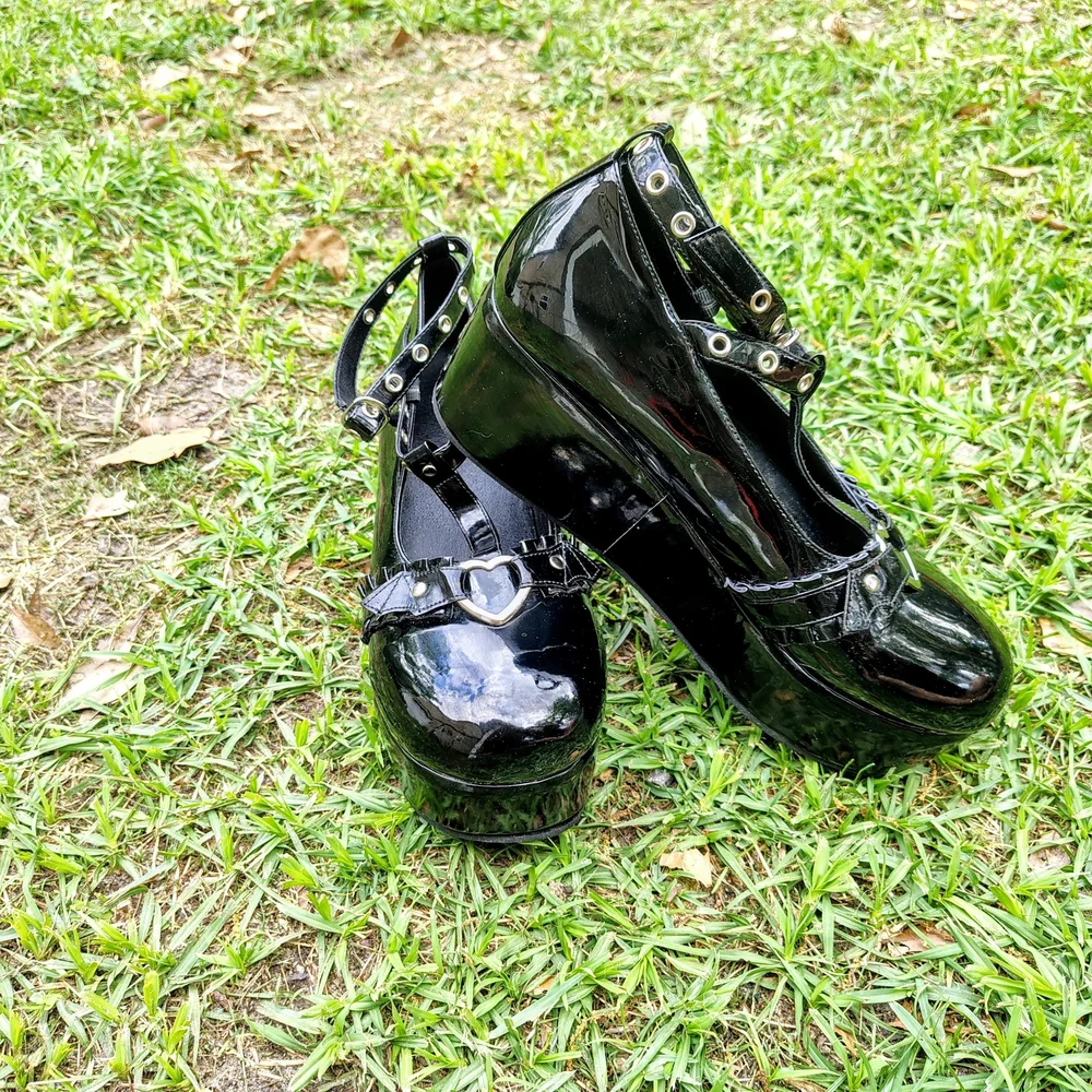 Women’s Black Patent Platform Gothic Mary Jane Heels - Picture 14 of 15
